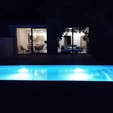 Elena Villa *