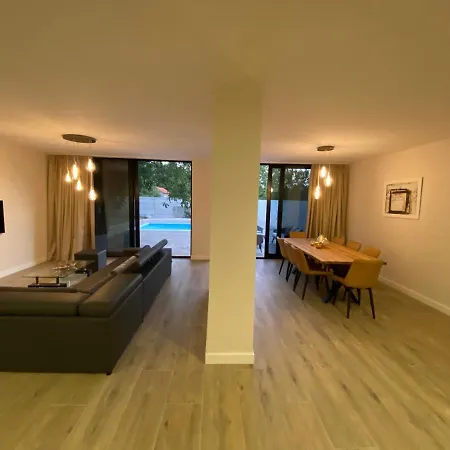Elena Villa